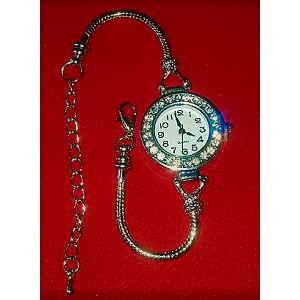 часы с браслетом для шармов